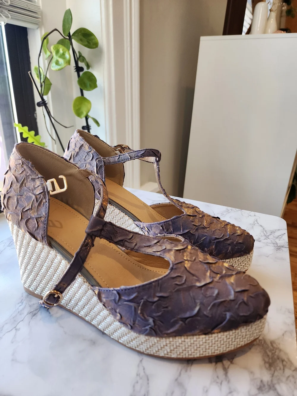🇮🇳Metallic/Iredescent Lavender/Mauve/Gold Wedge Sandals with T-Strap SZ 41